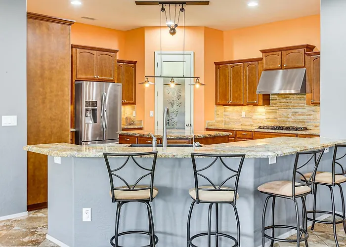 Backyard Oasis W/ Fire Pit: Laveen Village Retreat Holiday home